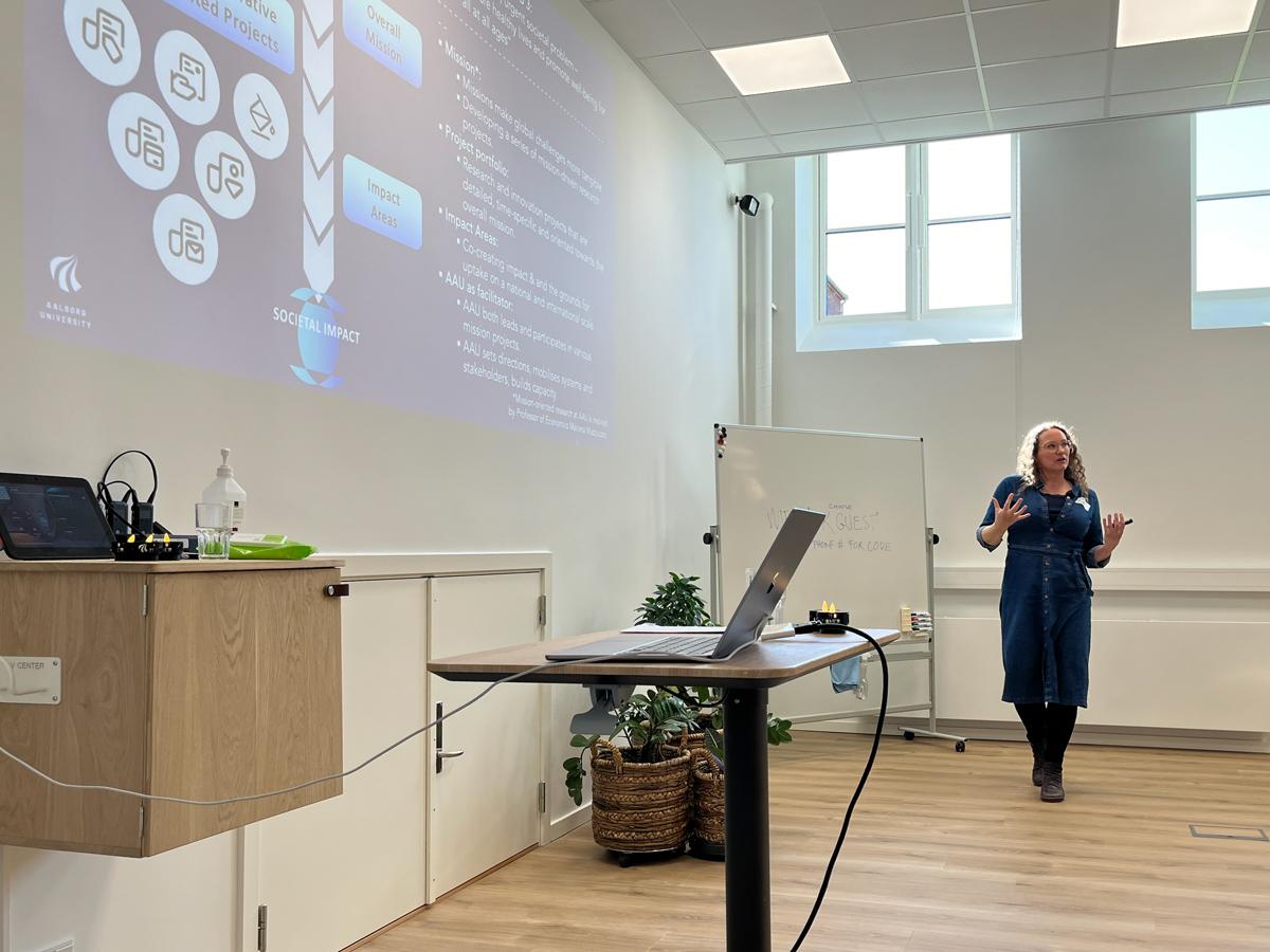 Ninna Meier holde oplæg på workshop under Sundhedsmissionens